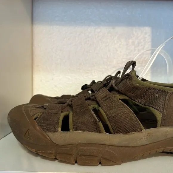 Keen Mens Newport Waterproof Brown Closed Toe Hiking Outdoor Sandals