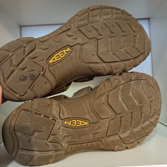 Keen Mens Newport Waterproof Brown Closed Toe Hiking Outdoor Sandals