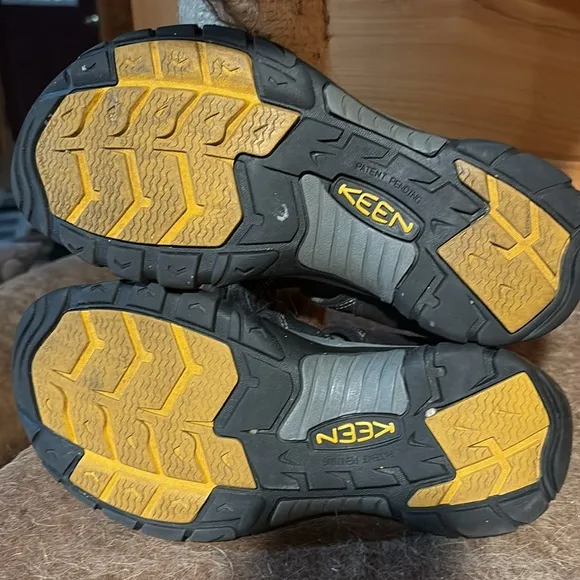 KEEN Newport H2 Hiking Sandals Shoe Men 10.5 Black All Terrain Sport Waterproof
