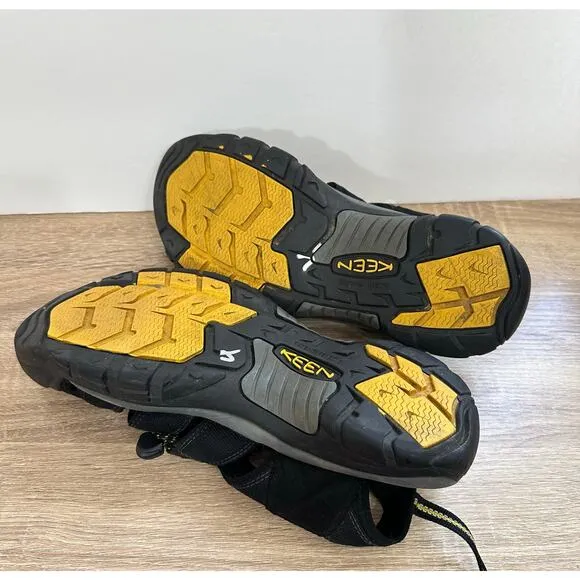 Keen Newport H2 Waterproof Sport Sandals Hiking Trails Black Mens Size 11.5 Flaw