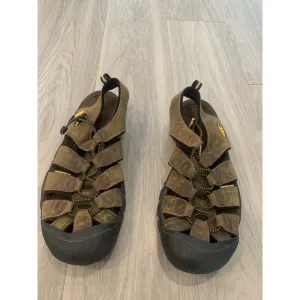 KEEN Newport Size 11.5 Brown Leather Waterproof Sports Hiking Sandals Activewear