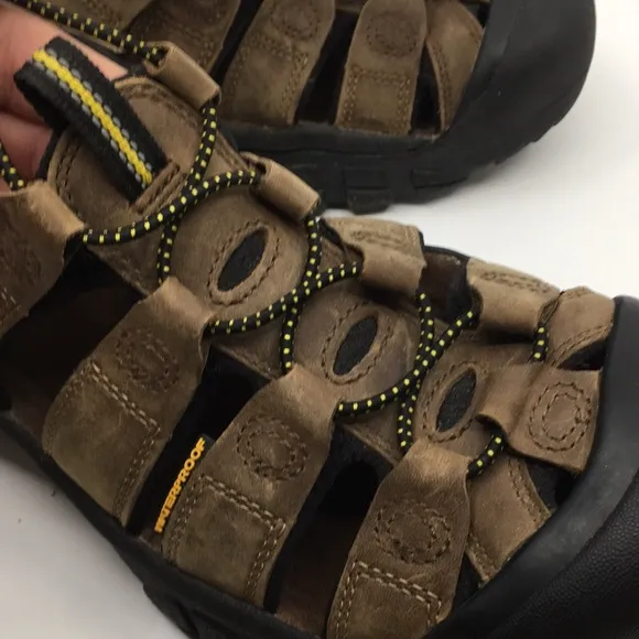 KEEN Newport Waterproof Hiking Camping Gorpcore Brown Leather Sandals Sz 9 Men