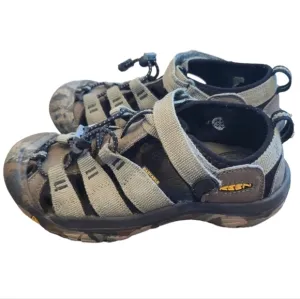 Keen Newport Waterproof Kid’s Water Sport Sandals Youth size 3 Green Camo