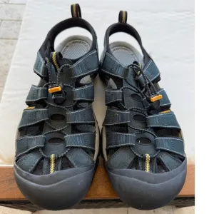 Keen Sandals Mens size 13 Newport Waterproof NEAR NEW!  Worn 1x Blue