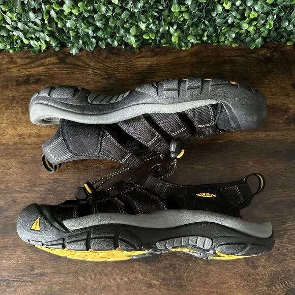 Keen Sandals Men's Sz 9 Newport H2 Hiking Black Closed Toe Shoes Waterproof