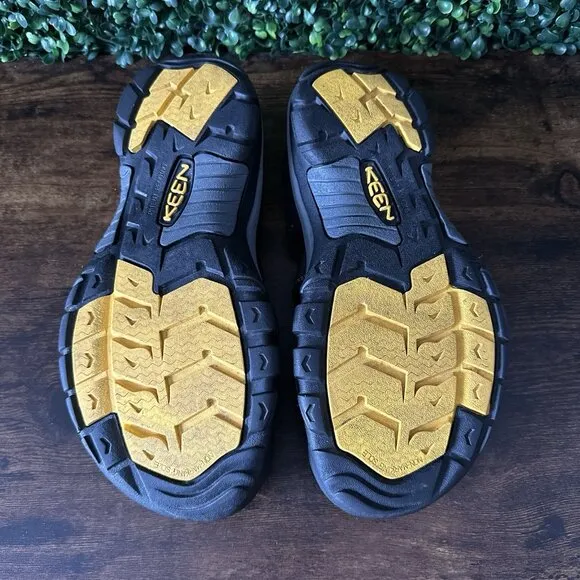 Keen Sandals Men's Sz 9 Newport H2 Hiking Black Closed Toe Shoes Waterproof