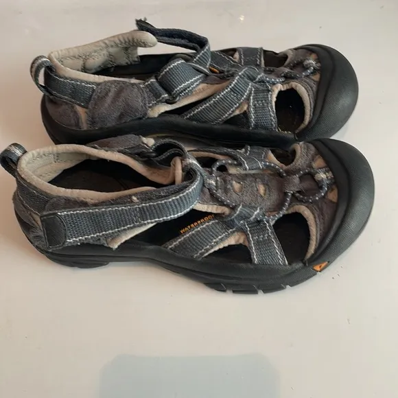 Keen sandals waterpro Newport H2 boys size 13