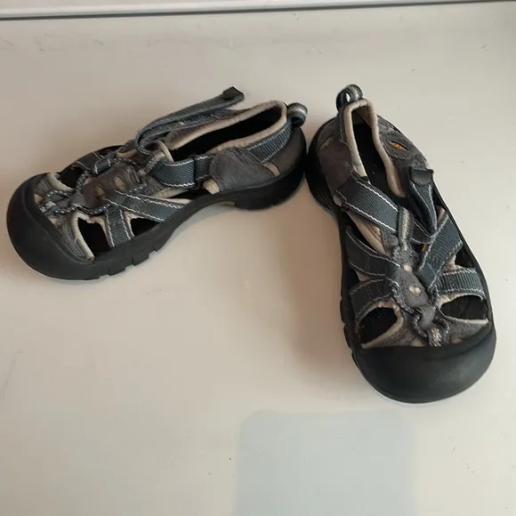 Keen sandals waterpro Newport H2 boys size 13