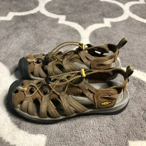 Keen Sandals Womens 9 Brown Whisper Close Toe Waterproof Leather