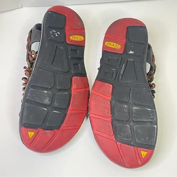 Keen Uneek Men’s Flat Sandals Hiking Camping Fisherman Gray Red Color Size 11