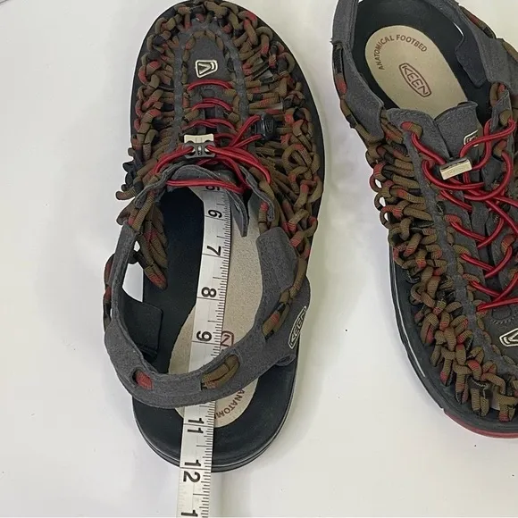 Keen Uneek Men’s Flat Sandals Hiking Camping Fisherman Gray Red Color Size 11