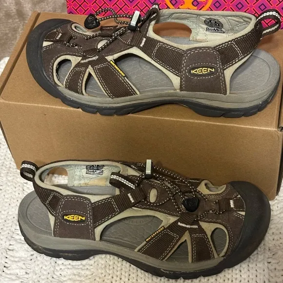 Keen waterproof sandals women 39 8.5 brown black gray tan hiking trail shoe lake