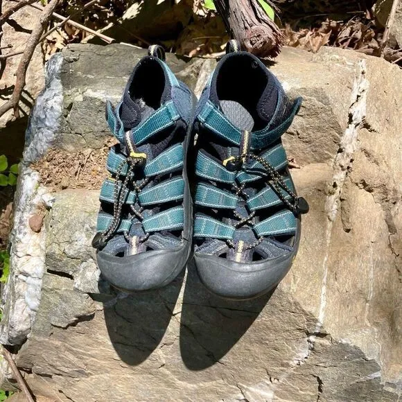 KEEN Waterproof women’s hiking sandals with rubber toe durable sole teal closed