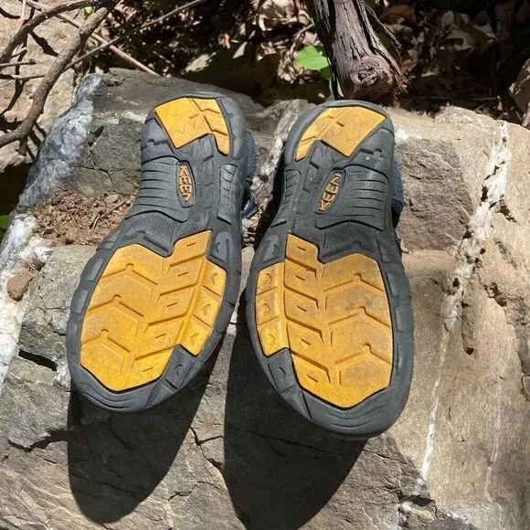 KEEN Waterproof women’s hiking sandals with rubber toe durable sole teal closed