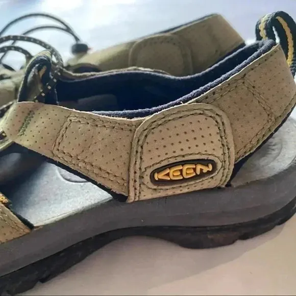KEEN Waterproof Women's Size 7.5 Green Hiking Camping Fishing Sport Sand…