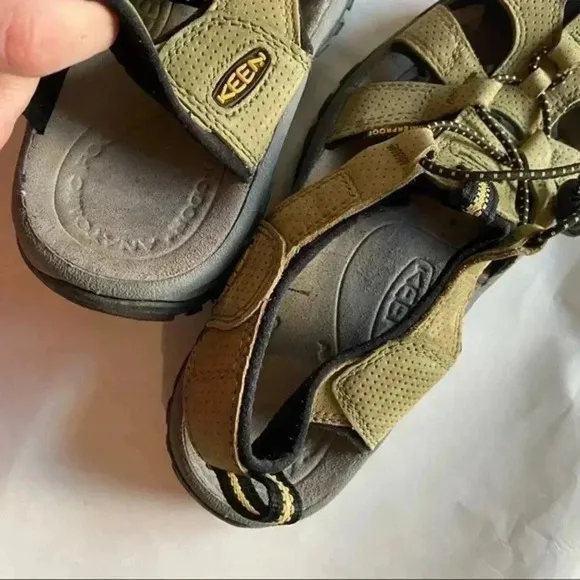 KEEN Waterproof Women's Size 7.5 Green Hiking Camping Fishing Sport Sand…
