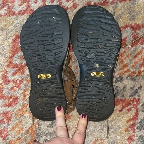 Keen Whisper Sandals waterproof woman’s size 6 - like new condition