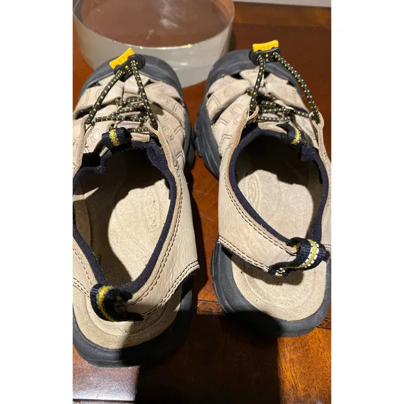 KEEN Women's Leather Newport Sandals Size 7.5 Color: Beige/Brown