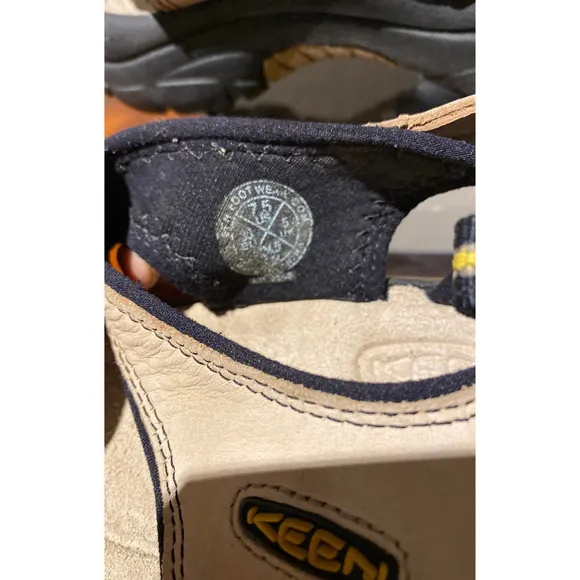 KEEN Women's Leather Newport Sandals Size 7.5 Color: Beige/Brown