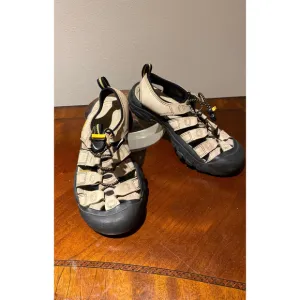 KEEN Women's Leather Newport Sandals Size 7.5 Color: Beige/Brown