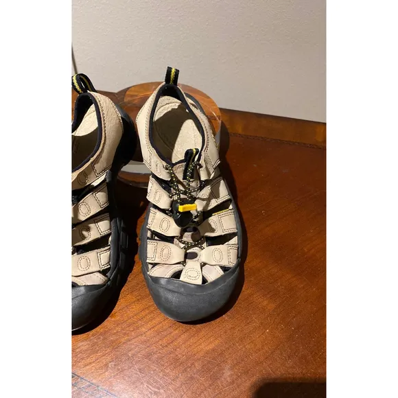 KEEN Women's Leather Newport Sandals Size 7.5 Color: Beige/Brown