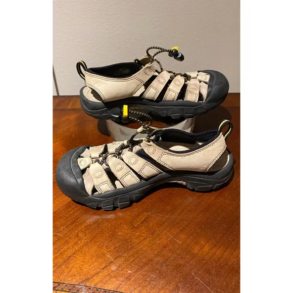 KEEN Women's Leather Newport Sandals Size 7.5 Color: Beige/Brown