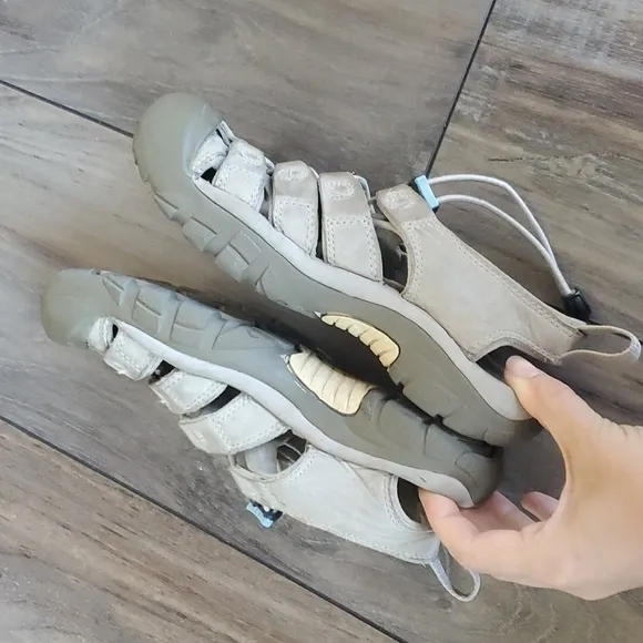 Keen Womens Whisper Waterproof  Outdoor Hiking sandals shoes sz 6