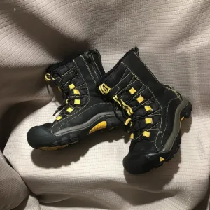 keen  zip up boy's black and yellow boots, fleece lining, zip on side, shaft