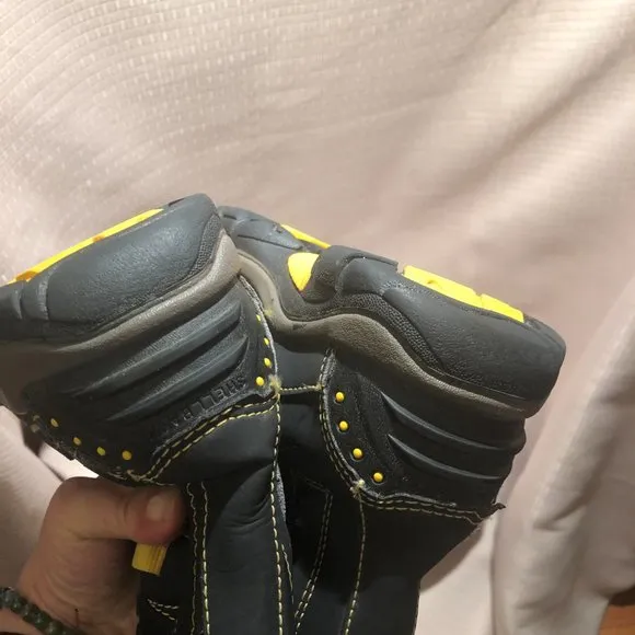 keen  zip up boy's black and yellow boots, fleece lining, zip on side, shaft