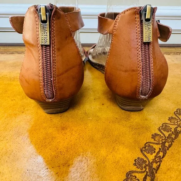 Kenneth Cole Great City Gal Toffee Cognac Vegan Leather Wedge T-Strap Sandals 8
