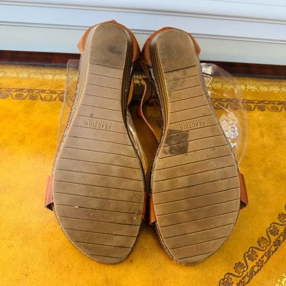 Kenneth Cole Great City Gal Toffee Cognac Vegan Leather Wedge T-Strap Sandals 8