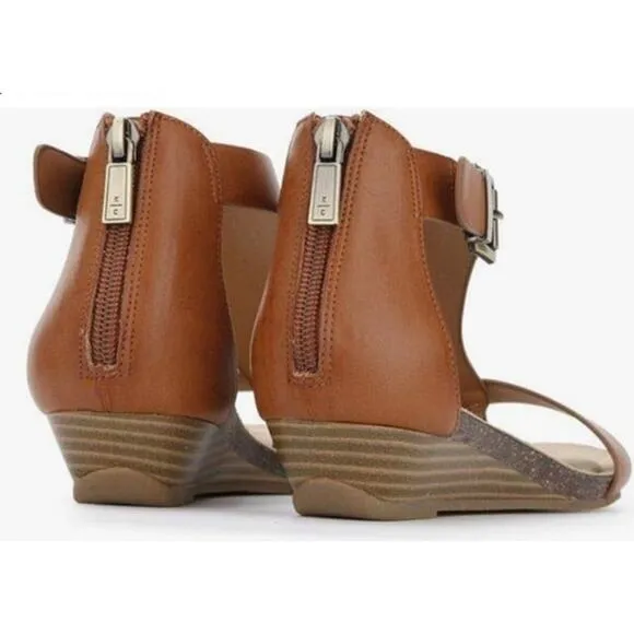 Kenneth Cole Great City Gal Toffee Cognac Vegan Leather Wedge T-Strap Sandals 8