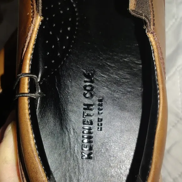 Kenneth Cole New York Slip On Leather Loafers. Size 9M Men'sColor Brown