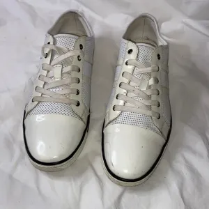 Kenneth Cole New York White  Leather  Down Load  Oxford Sneakers 11M