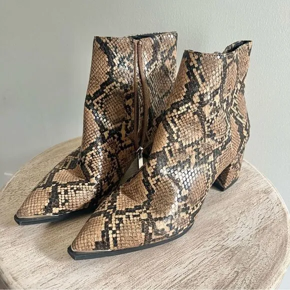 Kenneth Cole Roanne Snake Print Pointed Toe Side Zipper Heeled Boots size 6 NWOB