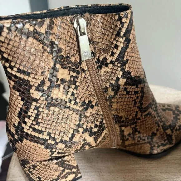 Kenneth Cole Roanne Snake Print Pointed Toe Side Zipper Heeled Boots size 6 NWOB