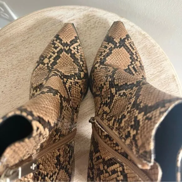 Kenneth Cole Roanne Snake Print Pointed Toe Side Zipper Heeled Boots size 6 NWOB