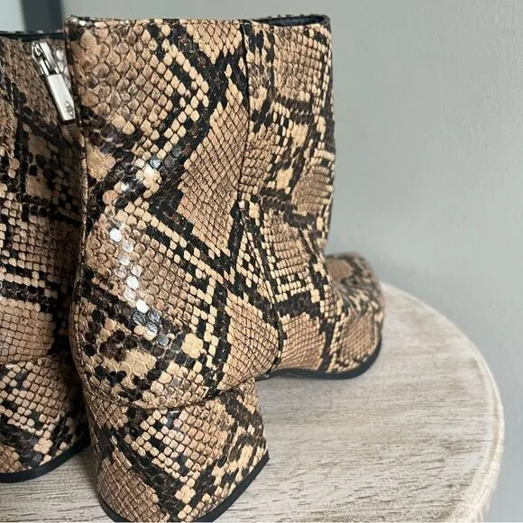 Kenneth Cole Roanne Snake Print Pointed Toe Side Zipper Heeled Boots size 6 NWOB