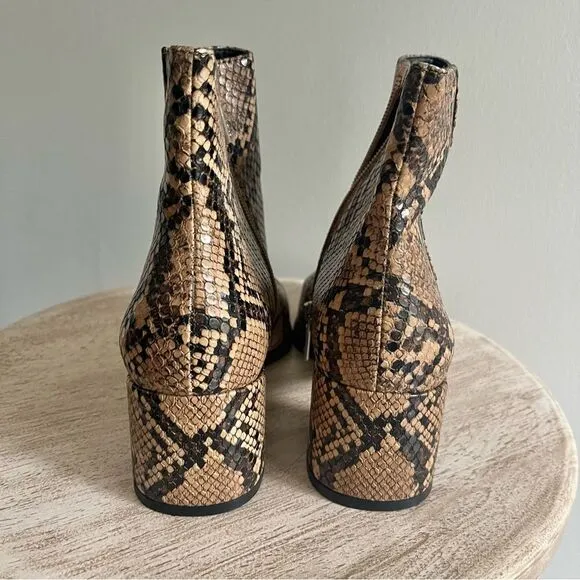 Kenneth Cole Roanne Snake Print Pointed Toe Side Zipper Heeled Boots size 6 NWOB