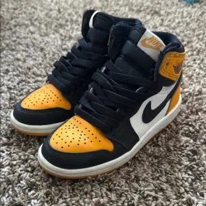 Kids- Nike High-Top Sneakers - Black and Yellow