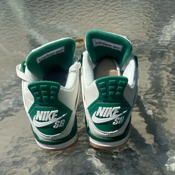 Kids Nike SB x air Jordan 4 retro pine green 6.5 grade school/ fits 7.5 in women