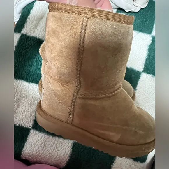 Kids Toddler girls UGG classic II chestnut boots