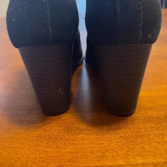 Koolaburra by Ugg Dvita black suede ankle chelsea heeled boots booties 7