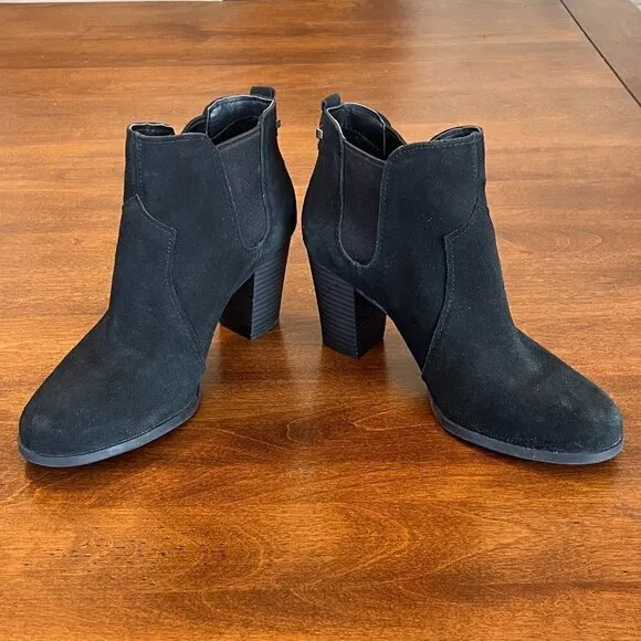 Koolaburra by Ugg Dvita black suede ankle chelsea heeled boots booties 7