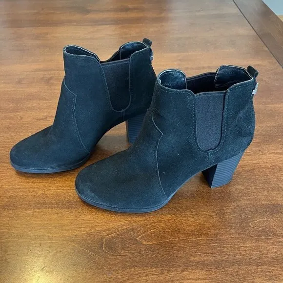 Koolaburra by Ugg Dvita black suede ankle chelsea heeled boots booties 7