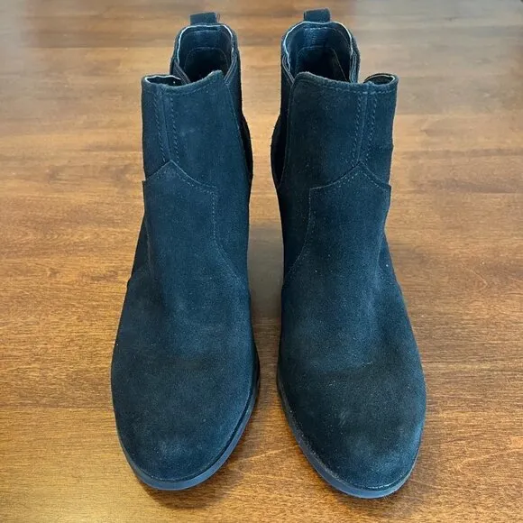 Koolaburra by Ugg Dvita black suede ankle chelsea heeled boots booties 7