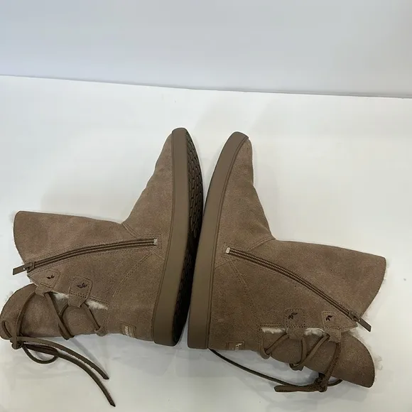 Koolaburra by Ugg Sheep Trim Lined Shazi Water Resistant Slip on Round Toe Boots