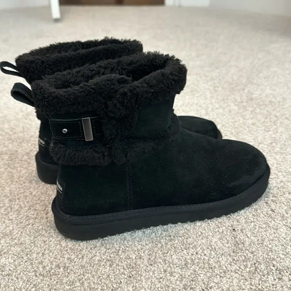 Koolaburra by UGG Women’s Black Suede Faux Fir Lined Boots