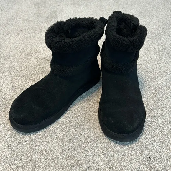 Koolaburra by UGG Women’s Black Suede Faux Fir Lined Boots