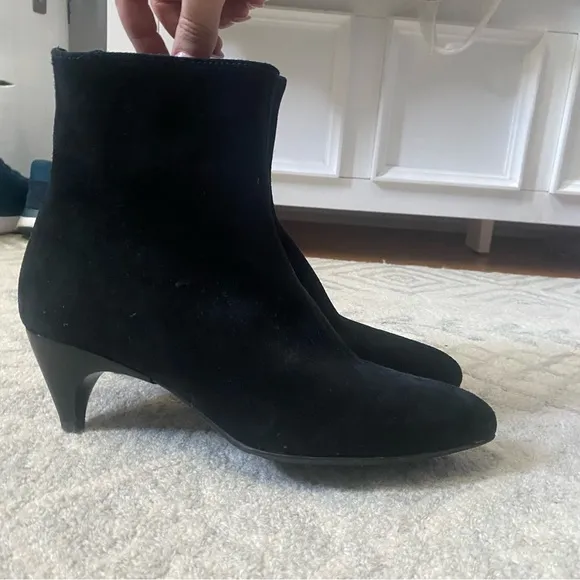 La CANADIENNE black suede pointed steel stiletto
